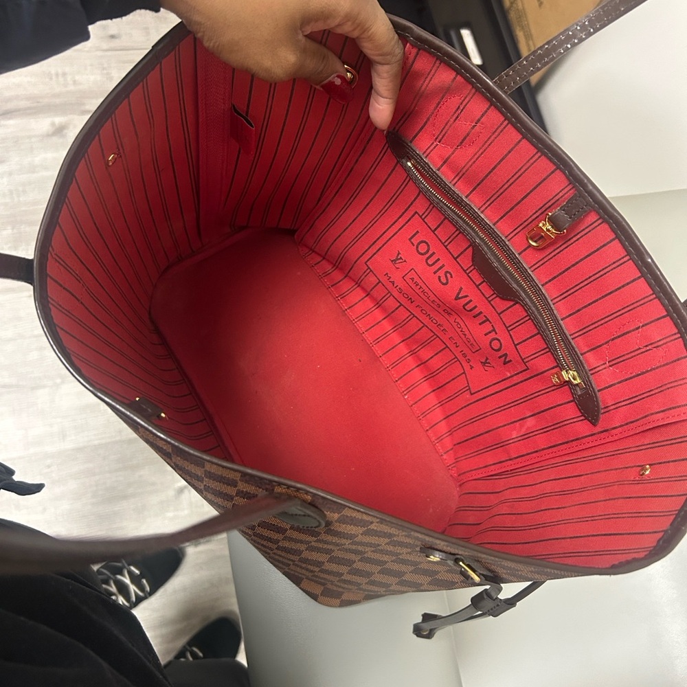 Louis Vuitton Brown Checkered Tote with Red Interior - Picture 4 of 10